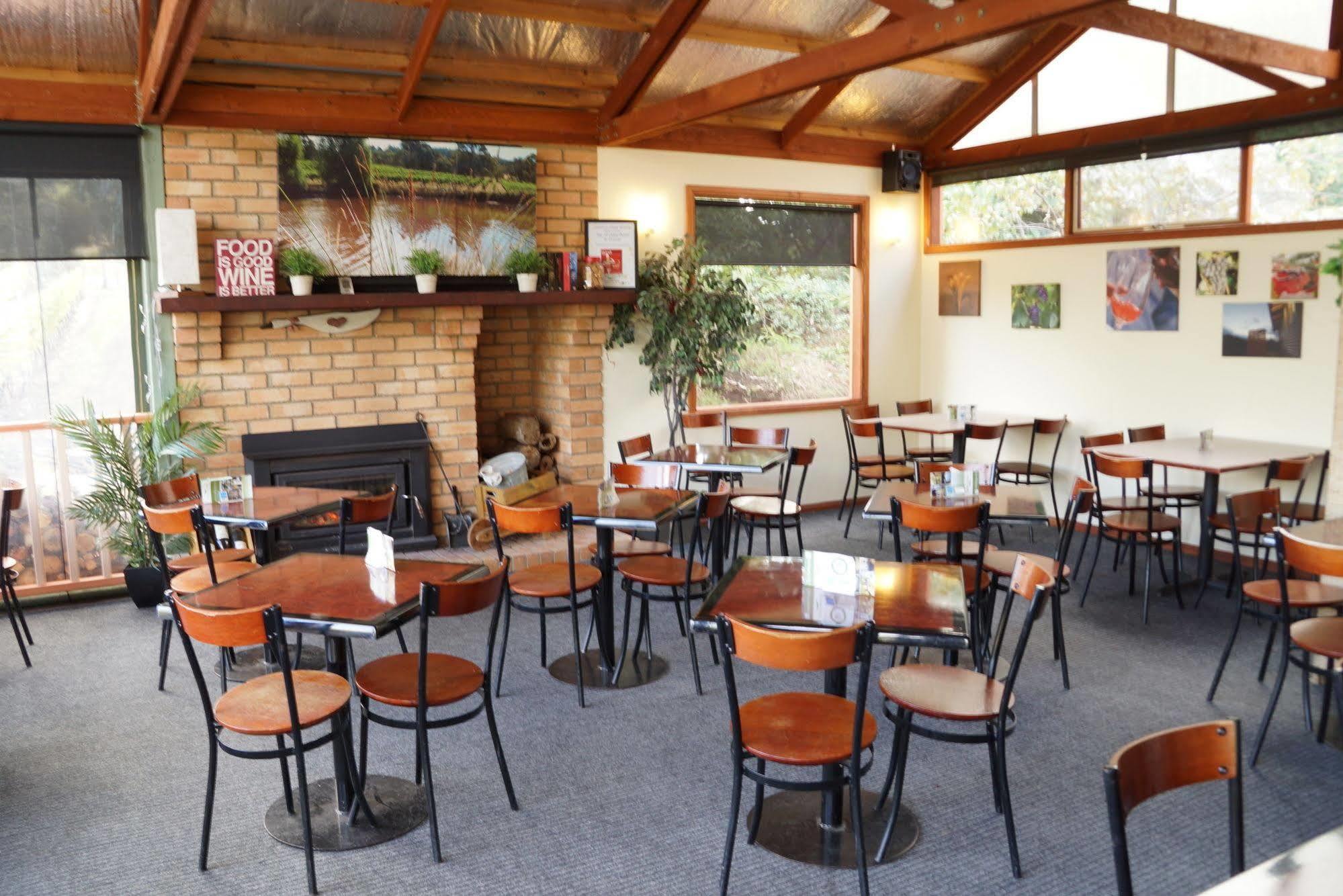 Gisborne Peak Winery Short Term Stays Bagian luar foto